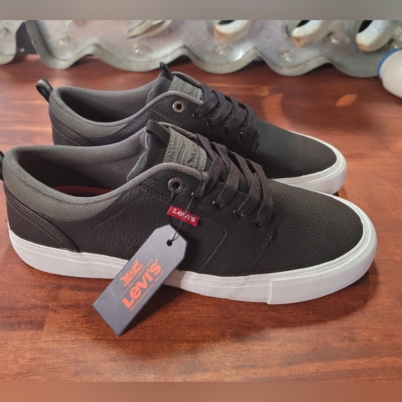 NWOB Levi's Mens Alpine WX Stacked Casual Sneaker Sz.10